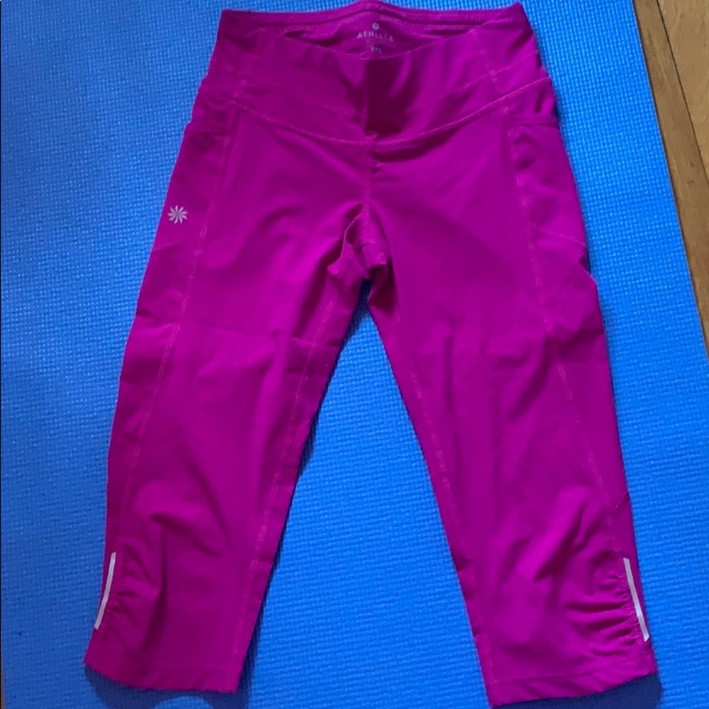 pink athleta cropped leggings